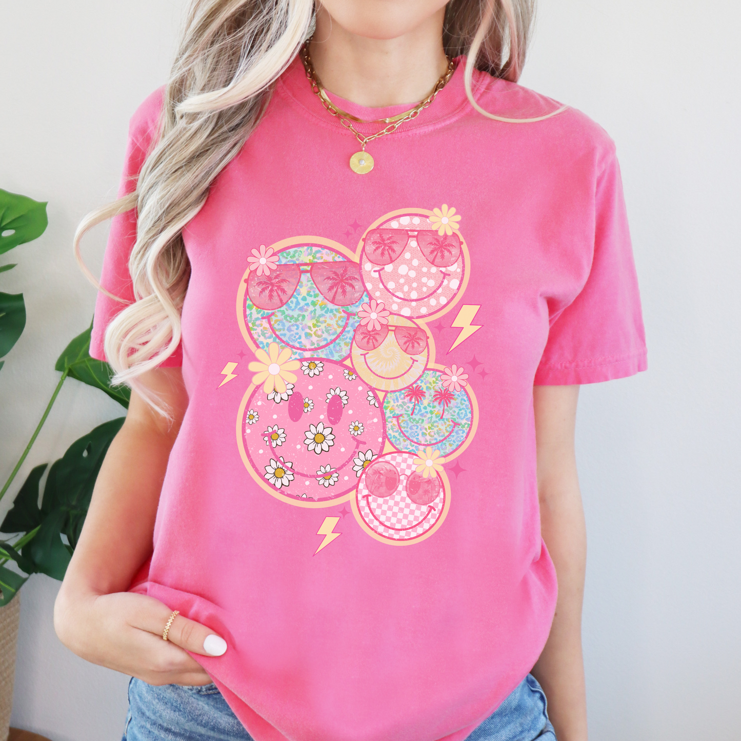 LIGHTNING SMILEY TEE - FANGIRL SWAG