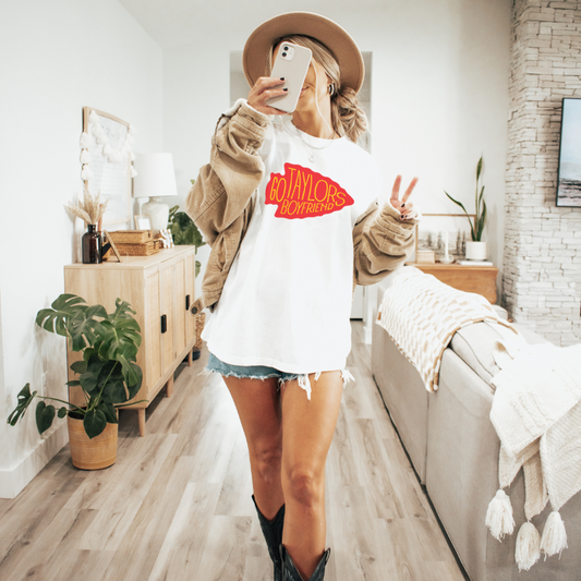 GO TAYLOR'S BF TEE - FANGIRL SWAG