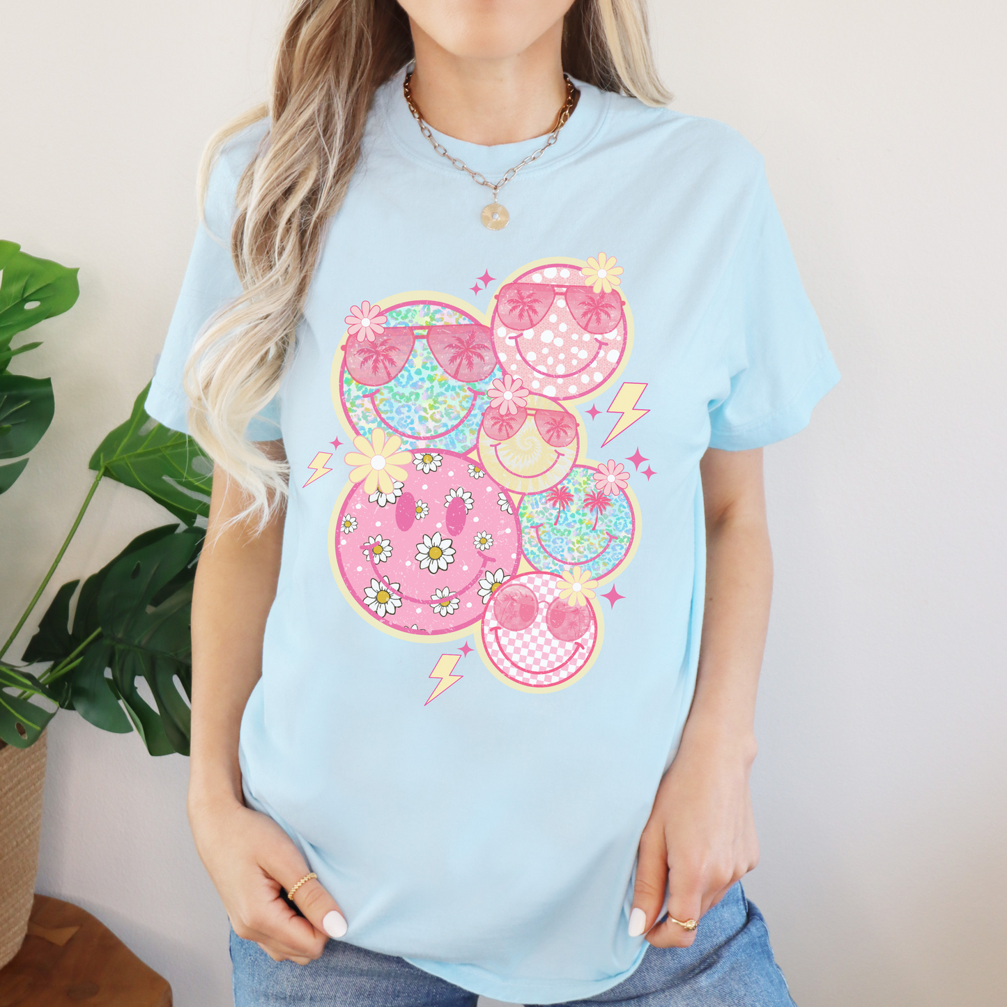 LIGHTNING SMILEY TEE - FANGIRL SWAG