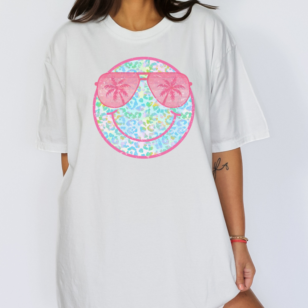 SUNNY SMILES TEE - FANGIRL SWAG