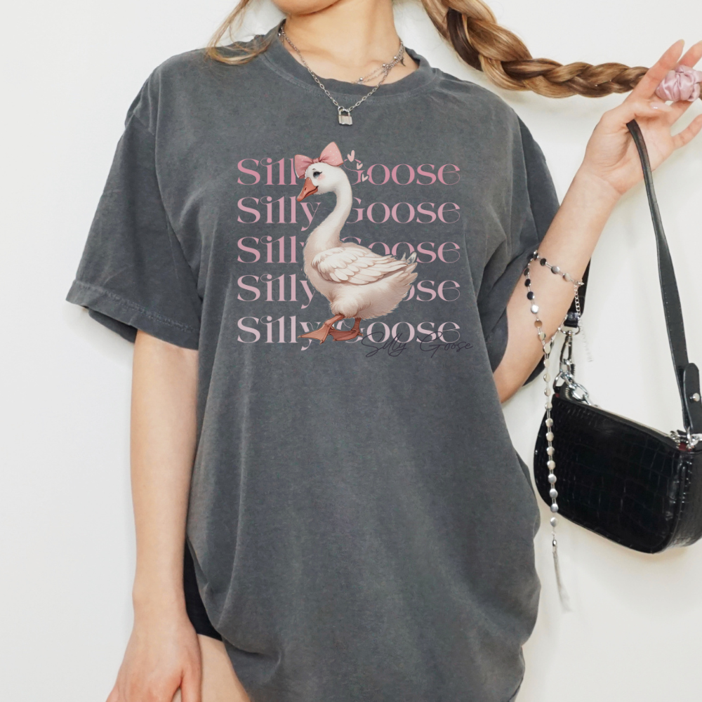 SILLY GOOSE TEE - FANGIRL SWAG