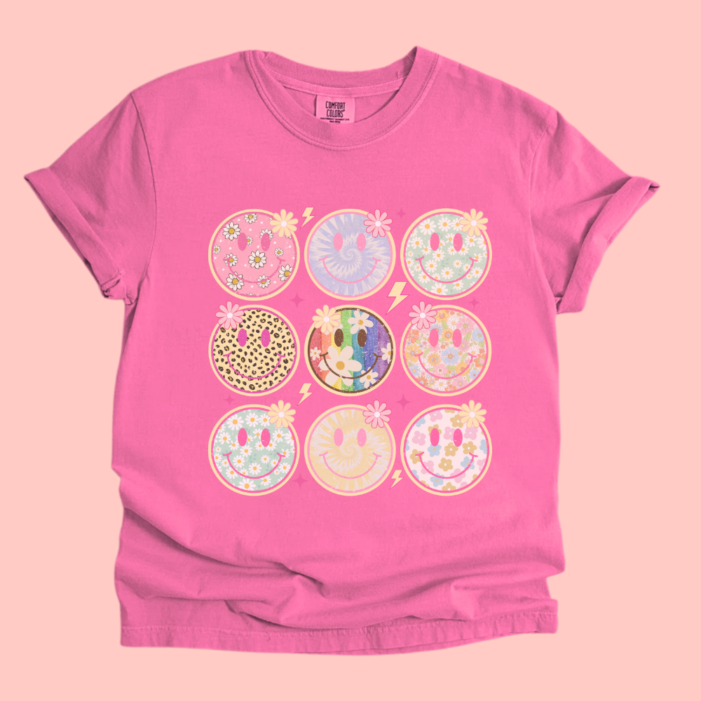 SMILEY TEE - FANGIRL SWAG