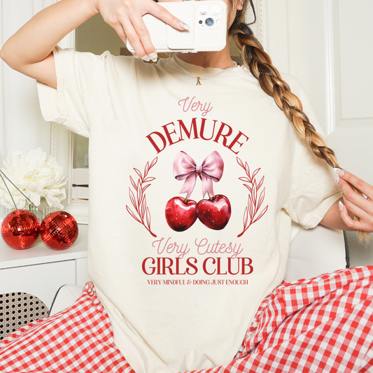 VERY DEMURE TEE - FANGIRL SWAG