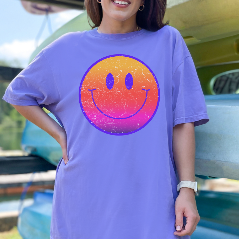 SUNSET SMILES TEE - FANGIRL SWAG