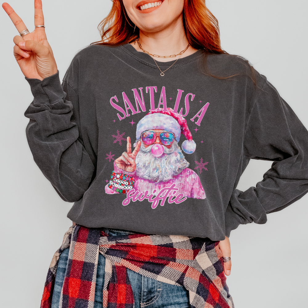 SANTA IS A SWIFTIE LONG SLEEVE TEE