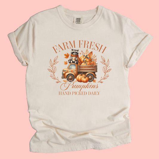 RACOON FARM FRESH PUMPKINS GRAPHIC TEE