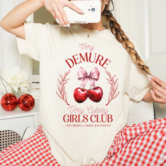 VERY DEMURE TEE